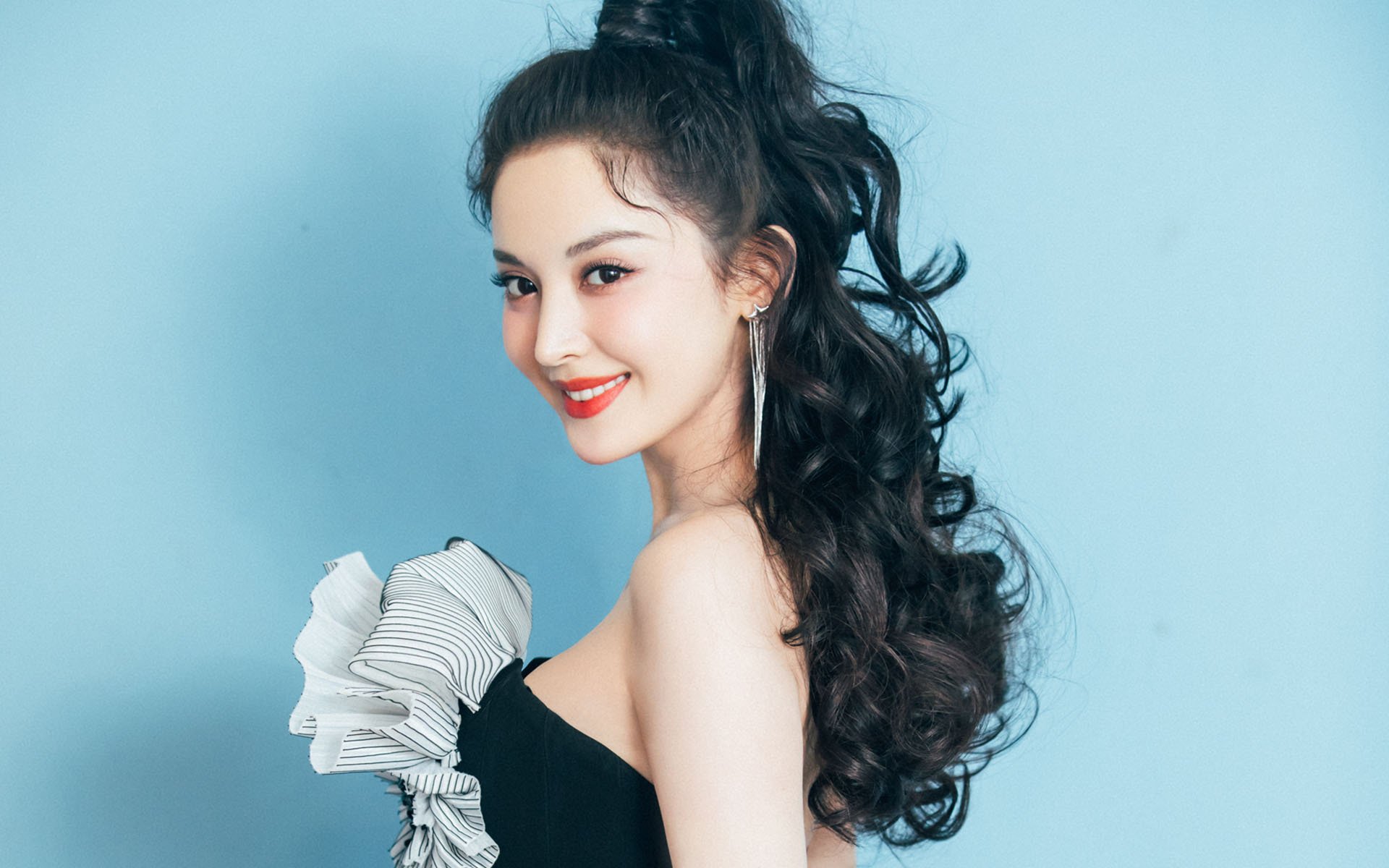 _珍贵比赛瞬间集锦：历史性胜利瞬间回顾_，珍贵无比的比赛录像